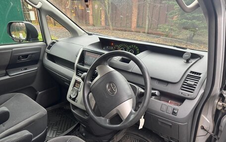 Toyota Noah III, 2008 год, 1 300 000 рублей, 10 фотография