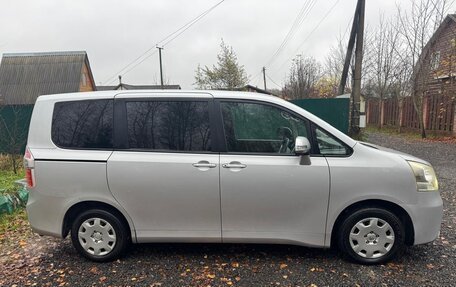 Toyota Noah III, 2008 год, 1 300 000 рублей, 6 фотография