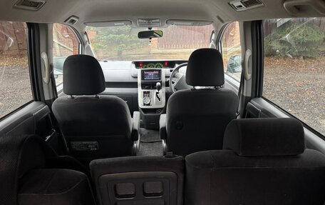 Toyota Noah III, 2008 год, 1 300 000 рублей, 8 фотография