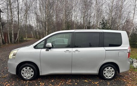 Toyota Noah III, 2008 год, 1 300 000 рублей, 5 фотография