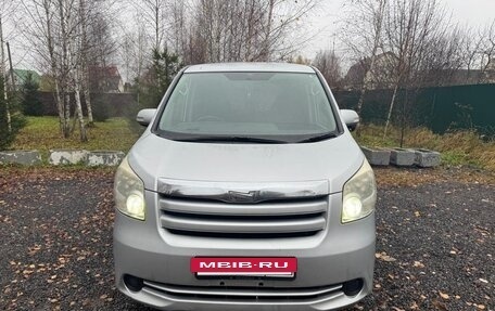 Toyota Noah III, 2008 год, 1 300 000 рублей, 3 фотография
