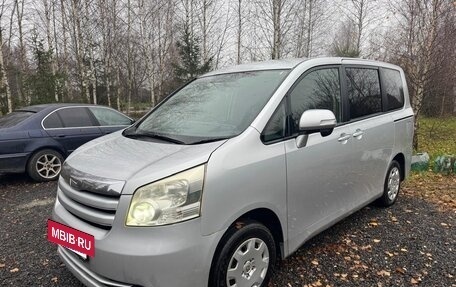 Toyota Noah III, 2008 год, 1 300 000 рублей, 2 фотография