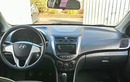 Hyundai Solaris II рестайлинг, 2012 год, 520 000 рублей, 18 фотография