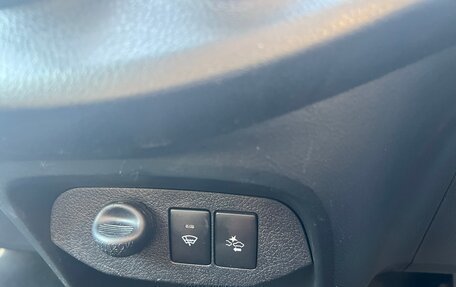 Toyota Vitz, 2019 год, 995 000 рублей, 8 фотография