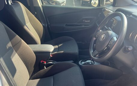 Toyota Vitz, 2019 год, 995 000 рублей, 6 фотография