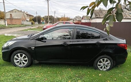 Hyundai Solaris II рестайлинг, 2013 год, 1 000 000 рублей, 3 фотография