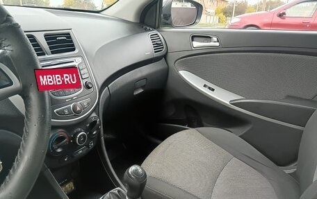 Hyundai Solaris II рестайлинг, 2013 год, 1 000 000 рублей, 6 фотография