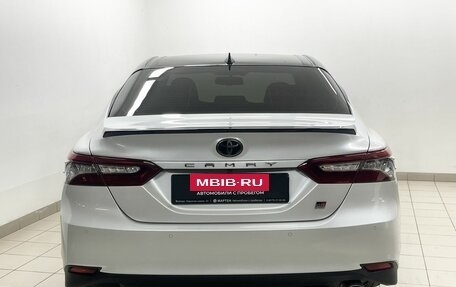 Toyota Camry, 2021 год, 3 320 000 рублей, 5 фотография