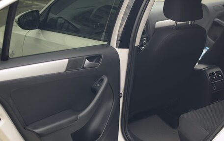 Volkswagen Jetta VI, 2012 год, 800 000 рублей, 21 фотография