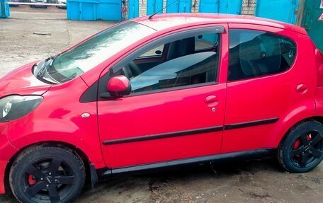 Peugeot 107 I рестайлинг, 2010 год, 430 000 рублей, 2 фотография