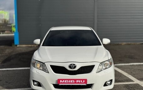 Toyota Camry, 2010 год, 990 000 рублей, 2 фотография