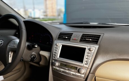 Toyota Camry, 2010 год, 990 000 рублей, 10 фотография