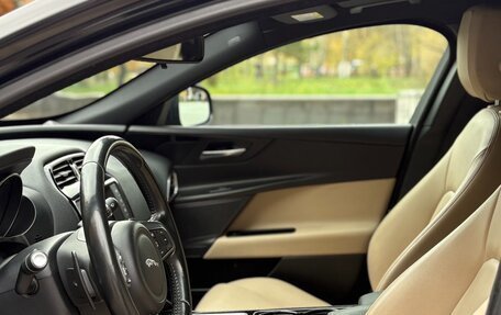 Jaguar XE I рестайлинг, 2015 год, 1 930 000 рублей, 9 фотография