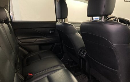 Mitsubishi Outlander III рестайлинг 3, 2019 год, 2 770 000 рублей, 8 фотография