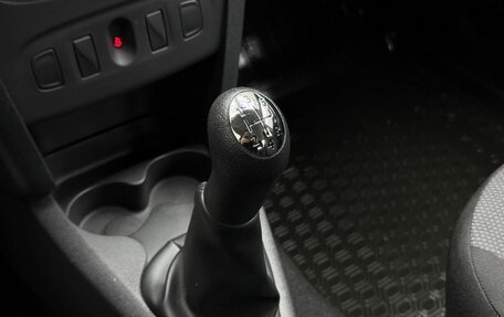 Renault Logan II, 2016 год, 949 000 рублей, 13 фотография