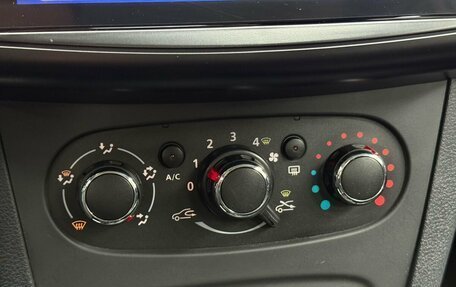 Renault Logan II, 2016 год, 949 000 рублей, 12 фотография