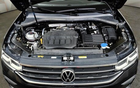 Volkswagen Tiguan II, 2021 год, 3 040 000 рублей, 17 фотография