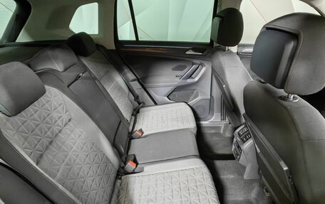 Volkswagen Tiguan II, 2021 год, 3 040 000 рублей, 14 фотография