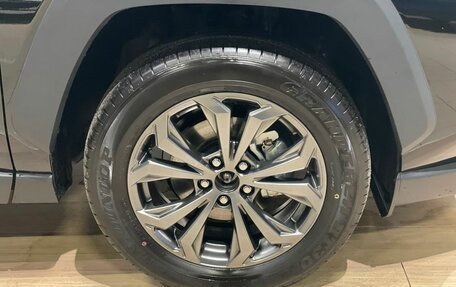 Toyota RAV4, 2025 год, 4 300 000 рублей, 24 фотография