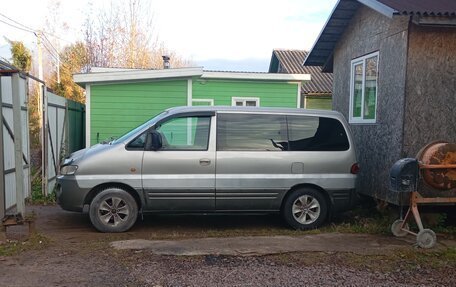 Hyundai H-1 II рестайлинг, 2003 год, 395 000 рублей, 3 фотография