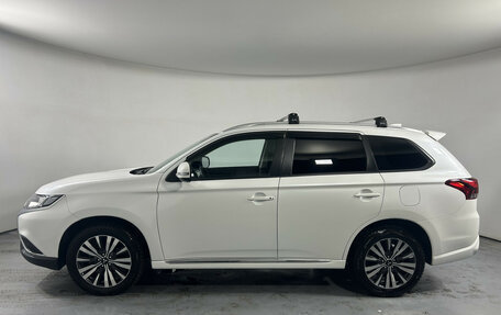 Mitsubishi Outlander III рестайлинг 3, 2022 год, 2 770 000 рублей, 8 фотография