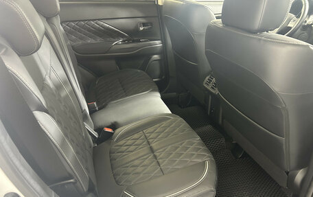 Mitsubishi Outlander III рестайлинг 3, 2022 год, 2 770 000 рублей, 10 фотография