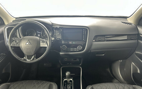 Mitsubishi Outlander III рестайлинг 3, 2022 год, 2 770 000 рублей, 11 фотография