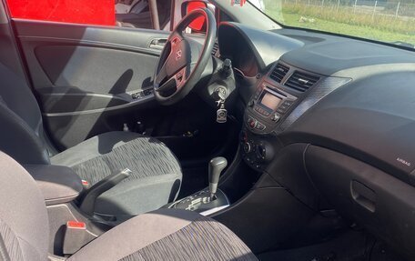 Hyundai Solaris II рестайлинг, 2015 год, 690 000 рублей, 4 фотография