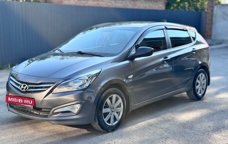 Hyundai Solaris II рестайлинг, 2015 год, 925 000 рублей, 2 фотография
