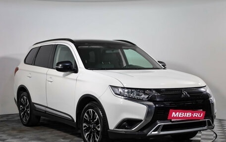 Mitsubishi Outlander III рестайлинг 3, 2021 год, 1 899 000 рублей, 3 фотография