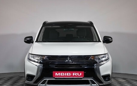 Mitsubishi Outlander III рестайлинг 3, 2021 год, 1 899 000 рублей, 2 фотография