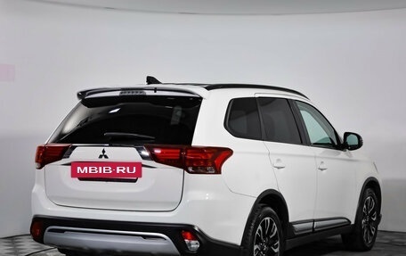 Mitsubishi Outlander III рестайлинг 3, 2021 год, 1 899 000 рублей, 4 фотография