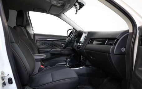 Mitsubishi Outlander III рестайлинг 3, 2021 год, 1 899 000 рублей, 23 фотография