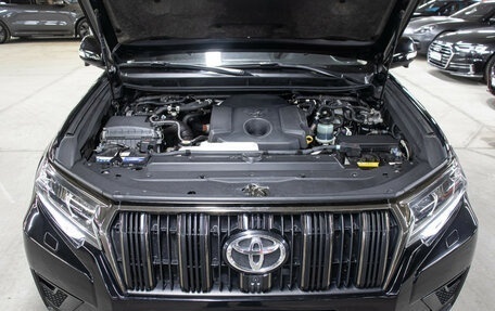 Toyota Land Cruiser Prado 150 рестайлинг 2, 2021 год, 6 149 000 рублей, 9 фотография
