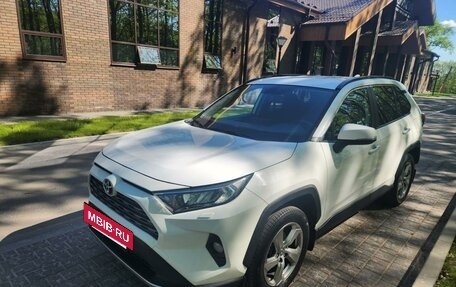 Toyota RAV4, 2020 год, 2 980 000 рублей, 3 фотография