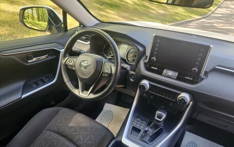 Toyota RAV4, 2020 год, 2 980 000 рублей, 11 фотография