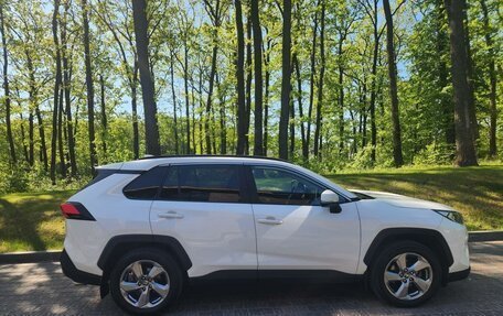 Toyota RAV4, 2020 год, 2 980 000 рублей, 6 фотография