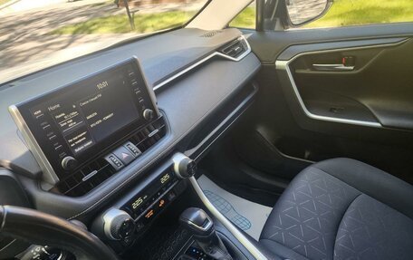 Toyota RAV4, 2020 год, 2 980 000 рублей, 12 фотография