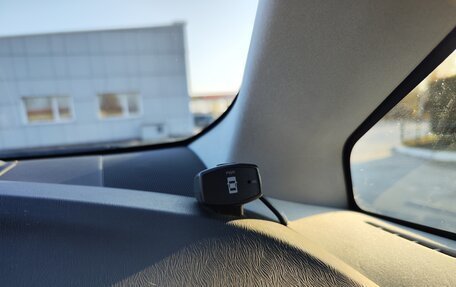 Toyota Prius, 2013 год, 1 050 000 рублей, 22 фотография