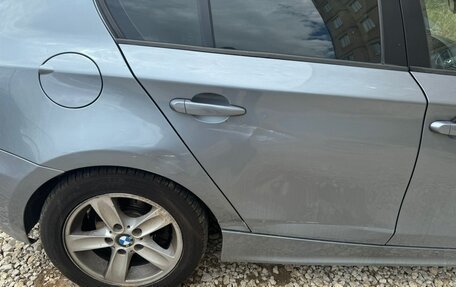 BMW 1 серия, 2005 год, 550 000 рублей, 2 фотография