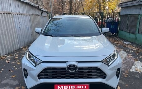 Toyota RAV4, 2021 год, 3 380 000 рублей, 1 фотография