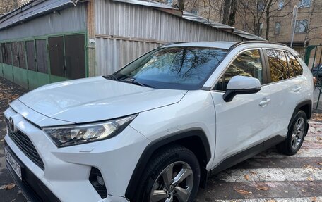 Toyota RAV4, 2021 год, 3 380 000 рублей, 2 фотография
