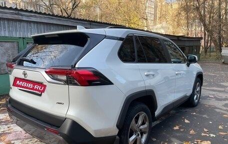 Toyota RAV4, 2021 год, 3 380 000 рублей, 6 фотография