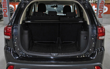 Mitsubishi Outlander III рестайлинг 3, 2019 год, 1 949 000 рублей, 10 фотография