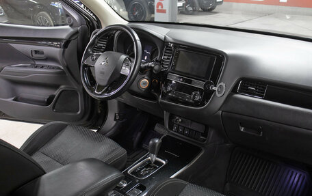 Mitsubishi Outlander III рестайлинг 3, 2019 год, 1 949 000 рублей, 11 фотография