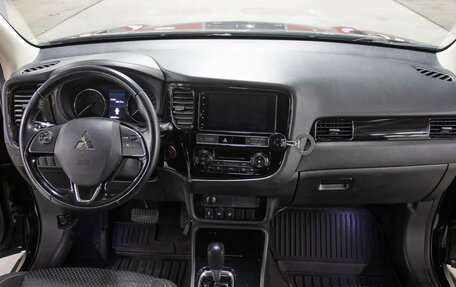 Mitsubishi Outlander III рестайлинг 3, 2019 год, 1 949 000 рублей, 14 фотография