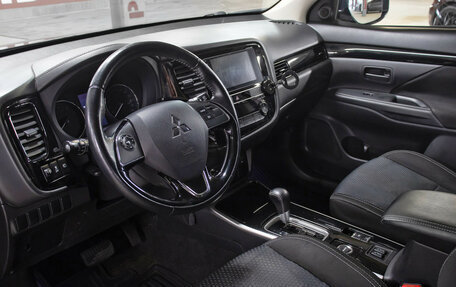 Mitsubishi Outlander III рестайлинг 3, 2019 год, 1 949 000 рублей, 16 фотография