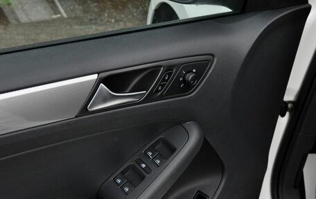 Volkswagen Jetta VI, 2015 год, 1 090 000 рублей, 10 фотография