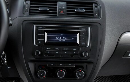 Volkswagen Jetta VI, 2015 год, 1 090 000 рублей, 12 фотография