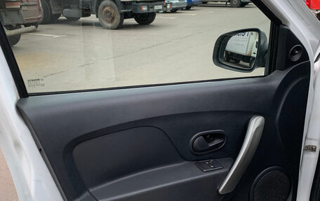 Renault Logan II, 2019 год, 390 000 рублей, 11 фотография